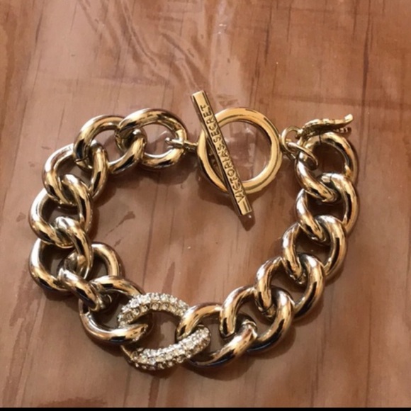 Victoria Secret Chain Link Bracelet. - Picture 2 of 12